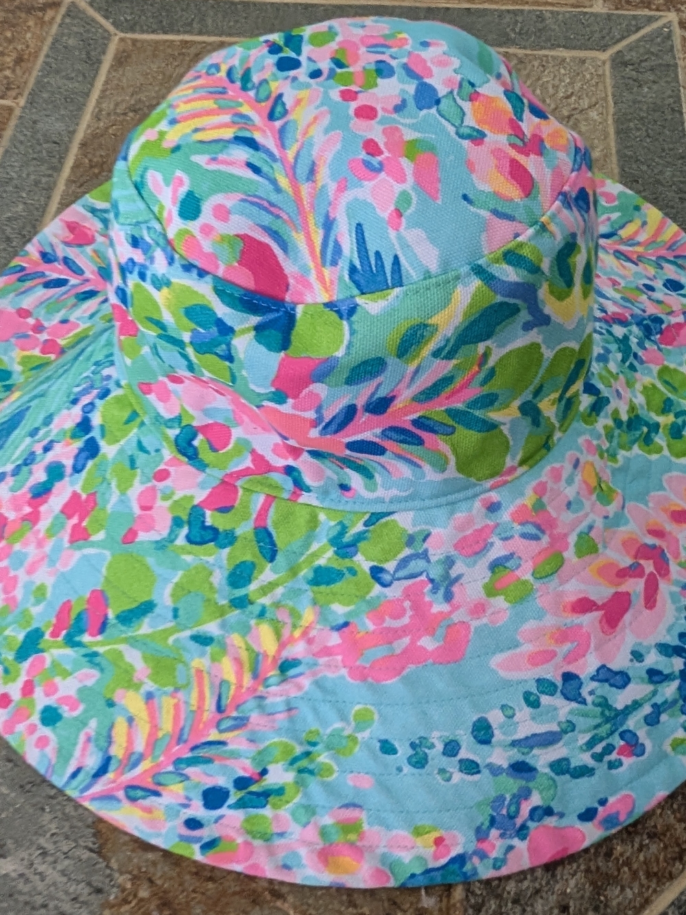 LILLY PULITZER CATCH THE WAVE- Multicolor Floral..Beach Hat.